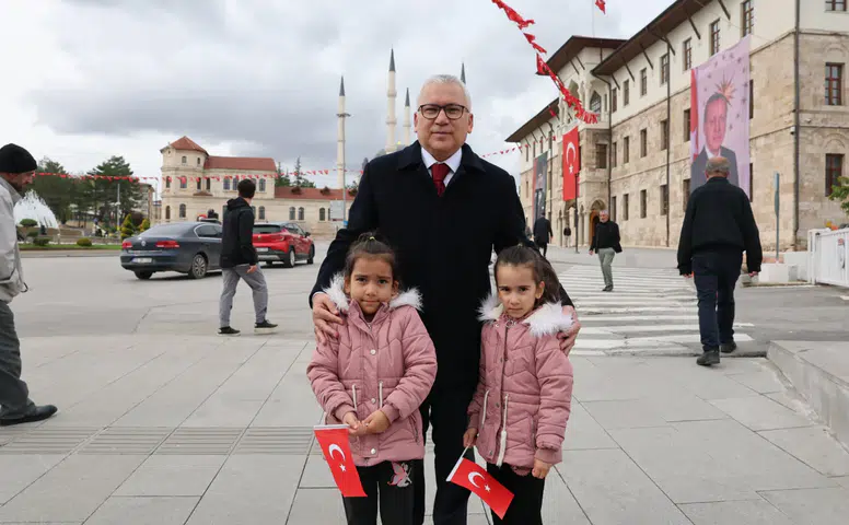 Vali Yılmaz Şimşek Cumhuriyet Bayramı'nda Vatandaşlarla Buluştu
