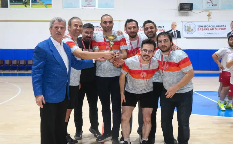 Sivas Cumhuriyet Üniversitesi Futsal Turnuvasında Üçüncü Oldu