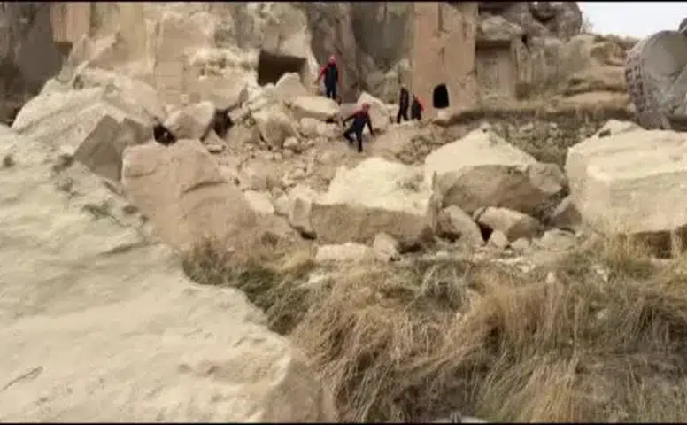 Nevşehir Göreme Açık Hava Müzesi Girişinde Peribacası Çöktü