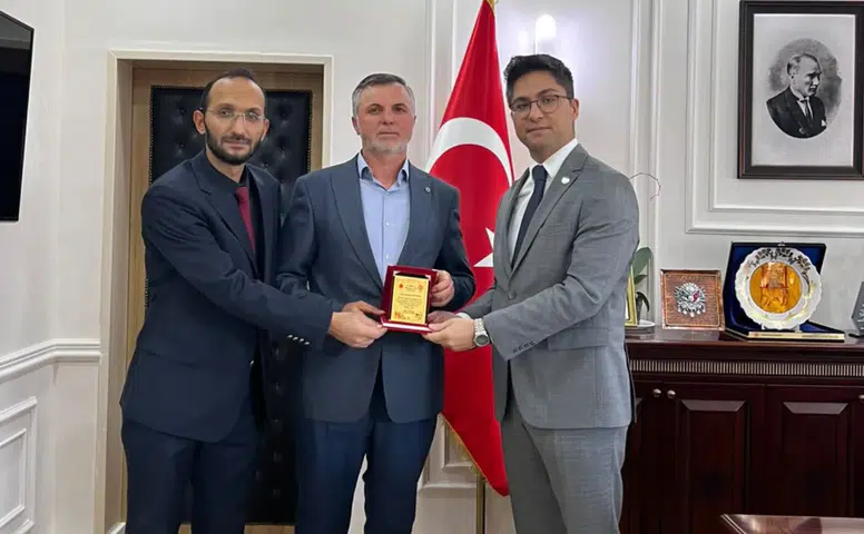 Sivas’ta Örnek Davranış! Filistin’e Yardımı Plaketle Taçlandı