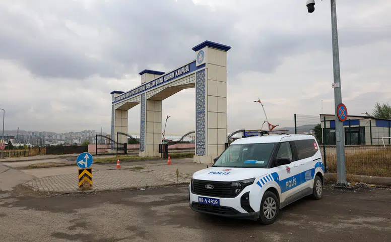 Sivas’ta Okul Çevrelerinde Sıkı Denetim: 2 Bin 823 Kişi Sorgulandı