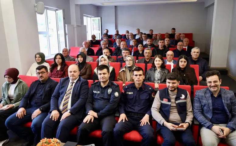 Koyulhisar’da Muhtarlarla İstişare Toplantısı Gerçekleştirildi