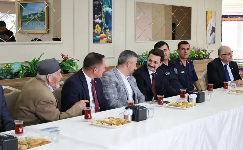 Koyulhisar’da Bayram Coşkusu: Kaymakam Kukuş Vatandaşlarla Bir Araya Geldi