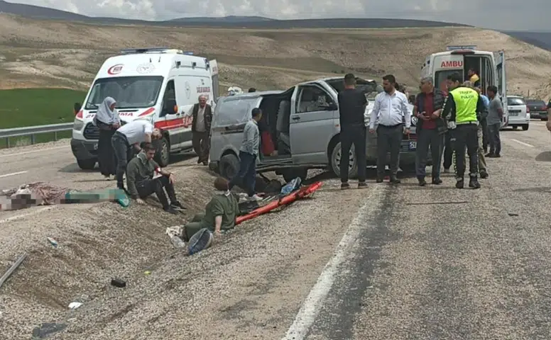 Sivas’ta Bayram Yolculuğunda Feci Kaza