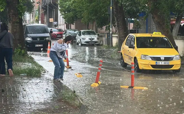 Tatil planları yarıda kalacak! Meteoroloji 76 kente alarm verdi!