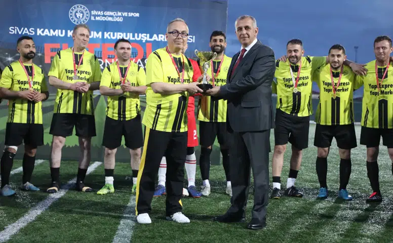 Sivas’ta Kurumlar Arası Futbol Turnuvası Dostlukla Sona Erdi