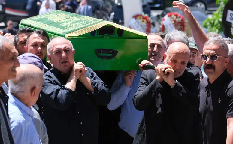 “13 Ay Önce Babamı, Şimdi Kardeşimi Uğurladım”