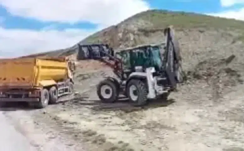 Sivas İl Özel İdaresi’nden Altınyayla’da Taşkınlara Karşı Yol Güçlendirme Çalışması
