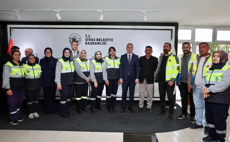 Bayram Öncesi Adem Uzun Belediye Personeliyle Bayramlaştı