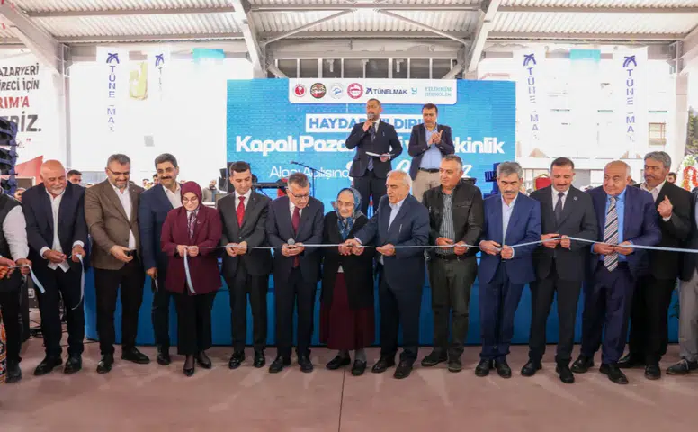 İmranlı’da Kapalı Pazar Yeri ve Etkinlik Alanı Hizmete Açıldı