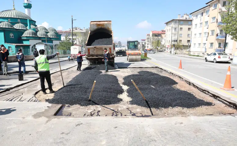 Sivas Belediyesi Kent Genelinde Altyapı, Ulaşım ve Çevre Çalışmalarını Sürdürüyor