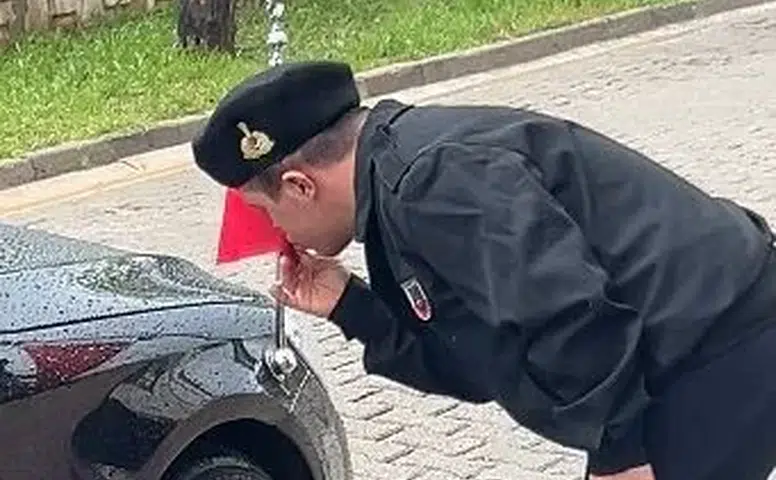 Ömer Törnük’ün Bayrak Hareketi Sosyal Medyada Gündem Oldu