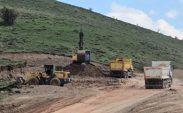 Sivas İl Özel İdaresi’nden Şarkışla’da Yol Çalışması
