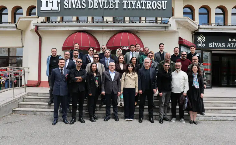 Sivas Devlet Tiyatrosu’na Üst Düzey Ziyaret: Kültür ve Sanat Çalışmaları Yerinde İncelendi