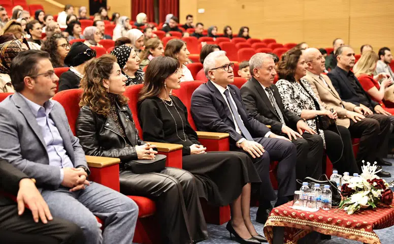 Sivas’ta Hemşireler Günü Programında Sağlık Çalışanları Bir Araya Geldi