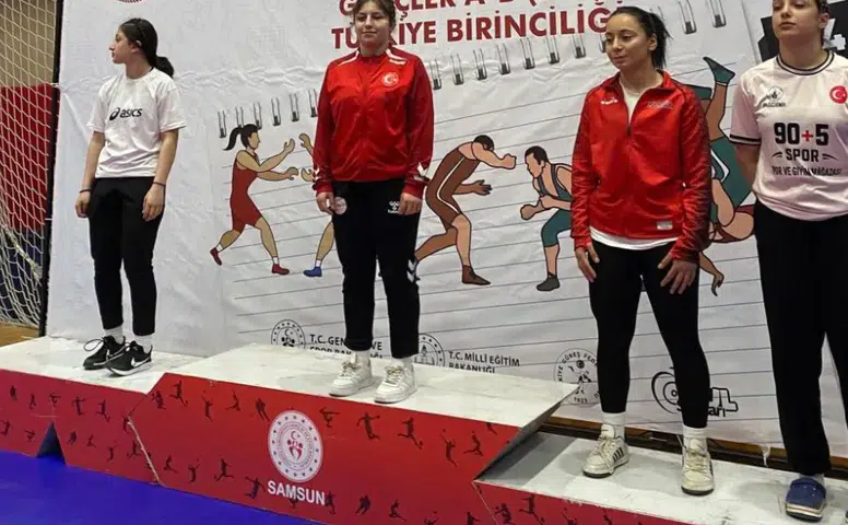 Sivas'ın "Altın Kızı" Türkiye şampiyonu oldu