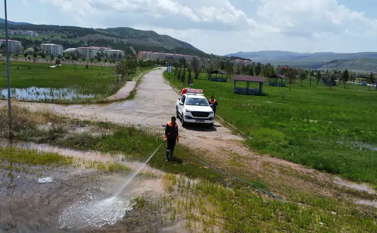Sivas’ta Haşere ve Kene ile Mücadele Kapsamında İlaçlama Çalışmaları Sürüyor