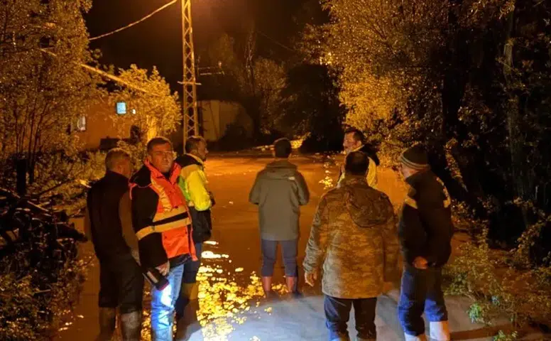 Kaymakam Yıldız, Yağıştan Etkilenen Köy Yollarında İncelemelerde Bulundu