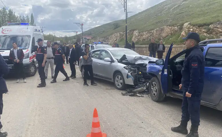 Sivas’ta Trafik Kazası: Yaralılar Hastaneye Kaldırıldı