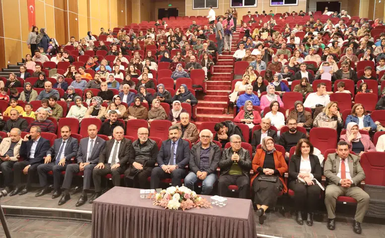 Sivas’ta Özel Eğitim Öğrencilerinden Duygulandıran Şiir Dinletisi