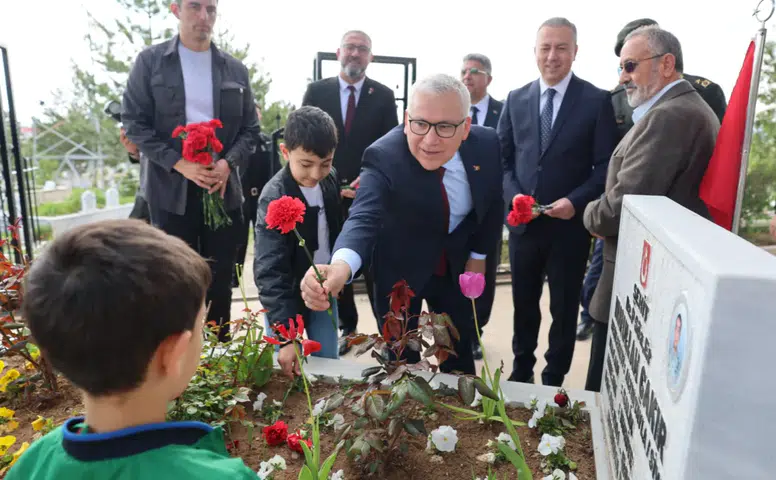Sivas’ta Bayramda Şehitliklere Anlamlı Ziyaret