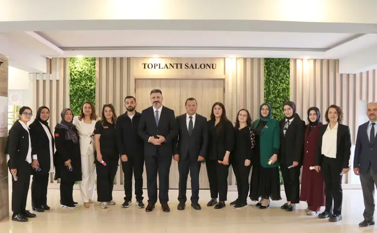 Sivas’ta Dünya Hemşireler Günü’nde Okul Hemşireleri Bir Araya Geldi