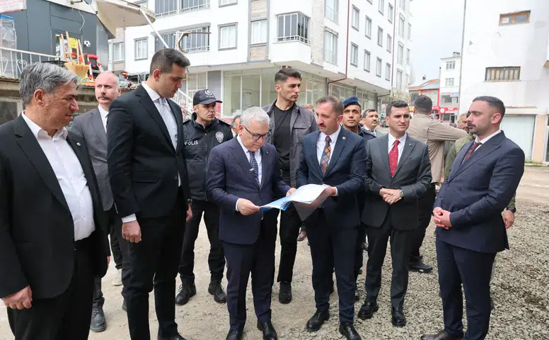 Vali Şimşek İmranlı’daki Kapalı Pazar Yeri Projesini İnceledi