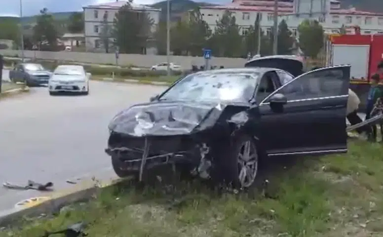 Sivas-Erzincan Yolunda Kaza! 6 Kişi Yaralandı!