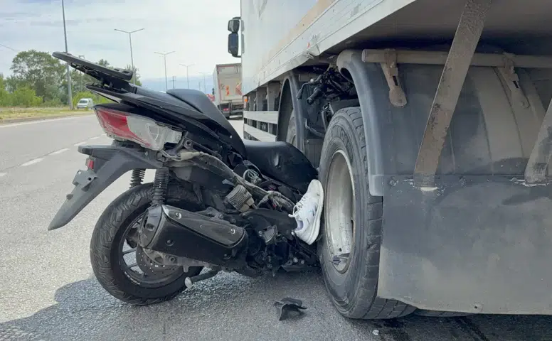 Kamyonun Altına Ok Gibi Saplandı! Sivas’tan Emekli Emniyet Mensubundan Kahreden Haber!