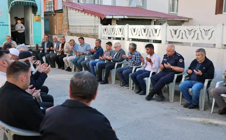 Vali Şimşek'ten Şahinkaya Ailesine Taziye Ziyareti