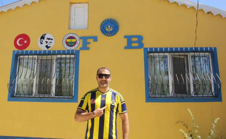 Sivas'ta Fenerbahçe Sevgisiyle Dikkat Çeken Ev: Mahallenin Yeni Simgesi Oldu