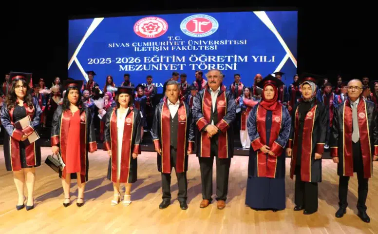 Sivas’ta 52 ve 53 Yaşında Üniversite Mezunu Oldular
