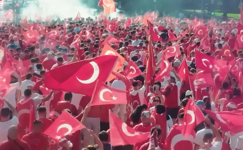 AK Parti’den Millî Takım ve tüm taraftarlara hediye şarkı “Siz Hepiniz Biz Türkiye”