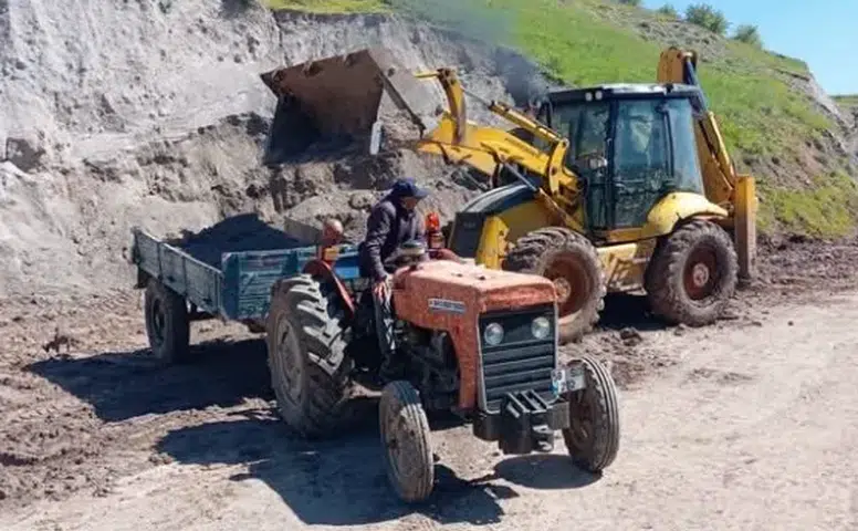 Karacaören Köyü Karataş Mezrası Yolunda Bakım Çalışması Yapıldı