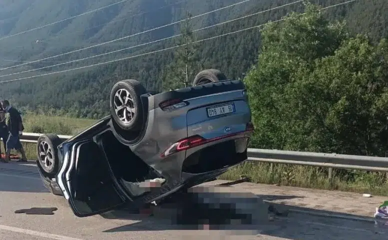 Sivas Yolunda Feci Kaza! 1 Kişi Hayatını Kaybetti! 5 Kişi Yaralandı!