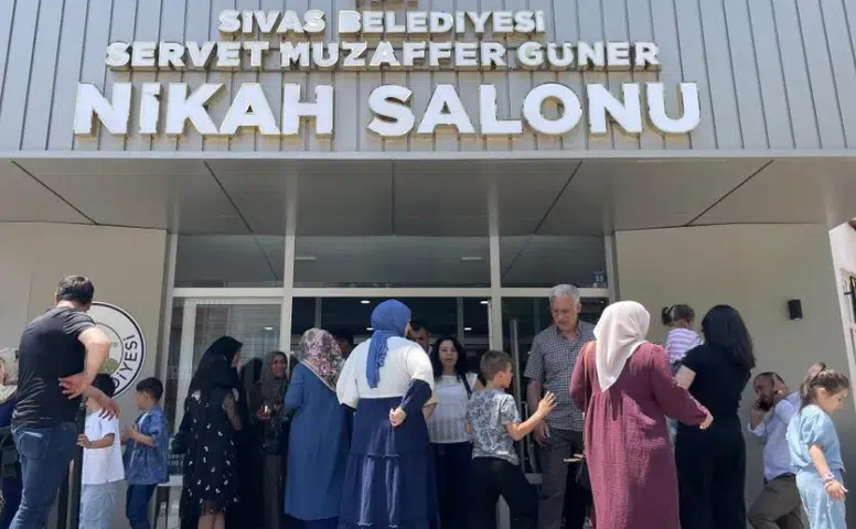 Sivaslı Akademisyenden Evlilik Kredisi Önerisi: Yaş Sınırı 35 Olsun