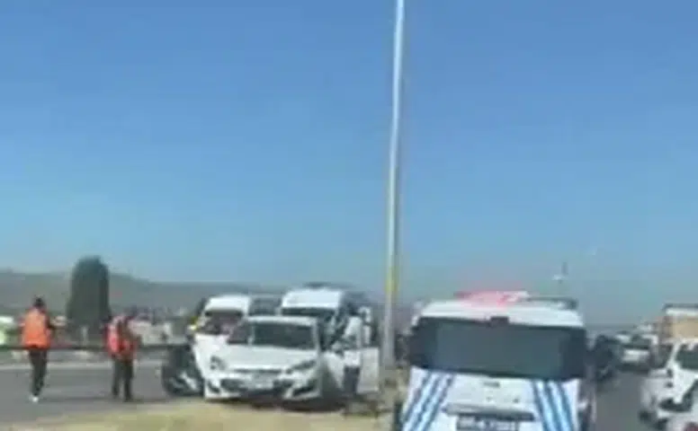 Sivas’ta Zincirleme Trafik Kazası: Çok Sayıda Araçta Maddi Hasar Oluştu