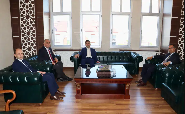 MEB Müfettişlerinden Suşehri Kaymakamı YILDIZ’a Ziyaret