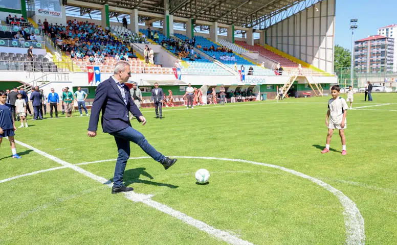 Sivas’ta İlkokullar Arası Futbol Turnuvası Sona Erdi