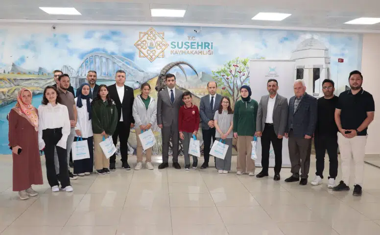 Suşehri Kaymakamı Yıldız’dan Anlamlı Ziyaretler ve Öğrencilere Ödül Programı