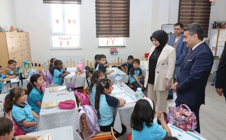 Aşık Veysel Ortaokulu’nda Yeni Kütüphane Açıldı