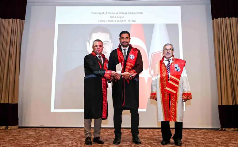 Taha Akgül'e Büyük Onur! Mezun Olduğu Üniversiteden Tarihi Unvan!