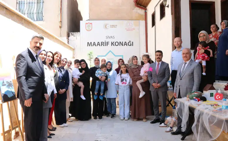 Sivas Maarif Konağında Yıl Sonu Sergisi Coşkusu