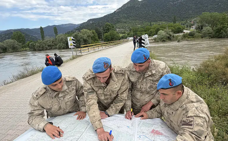 216 Personel ve 6 Dronla 8 Farklı Bölgede Eş Zamanlı Arama