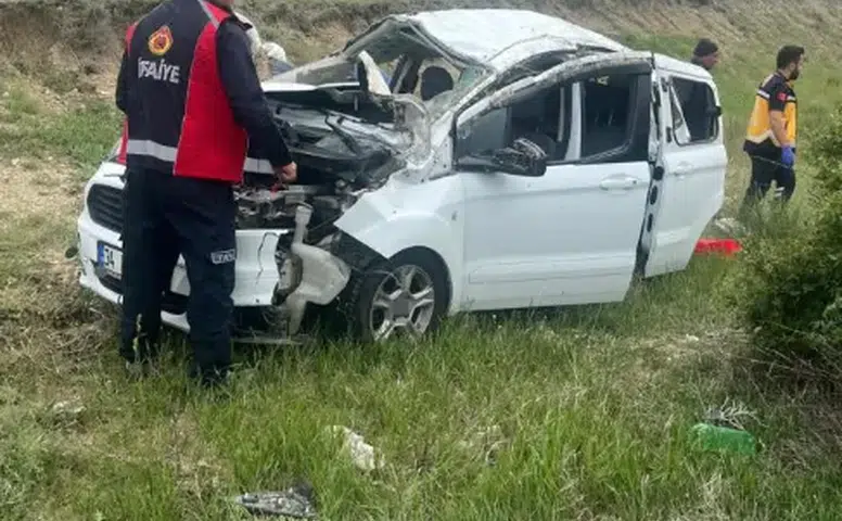 Sivas’ta kontrolden çıkan ticari araç takla attı