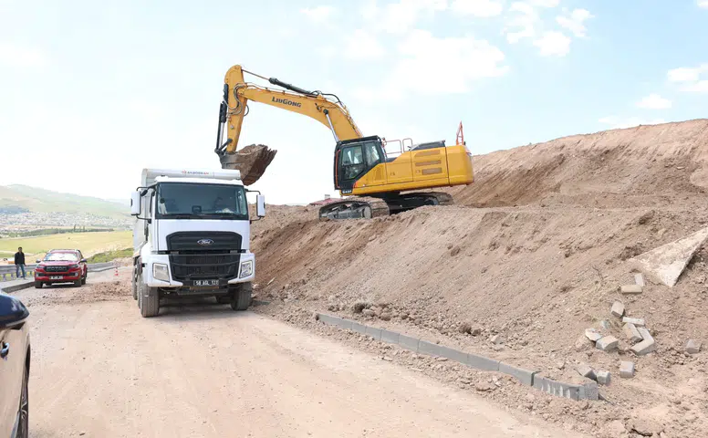 Sürücüler Dikkat, O Yol Kapatıldı! Sivas Belediyesi'nden Acil Müdahale!