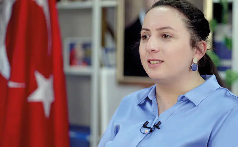 AK Parti Gemerek İlçe Başkanı Aslı Öztoprak Görevinden Ayrıldı