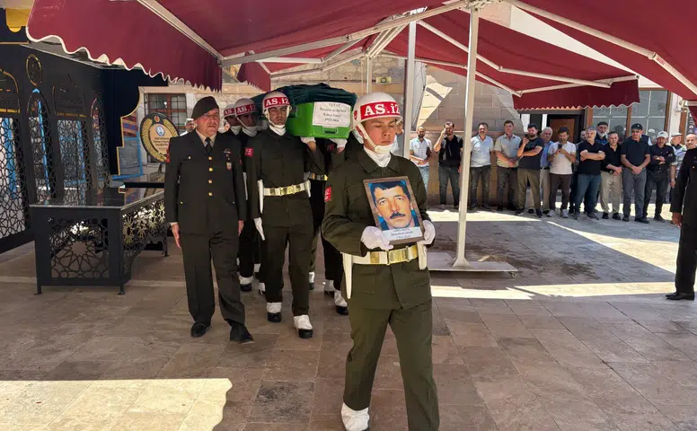 Sivas'ta Derin Acı! Tedavi Gördüğü Evinde Hayatını Kaybetti, İlçe Protokolü Cenazeye Akın Etti!
