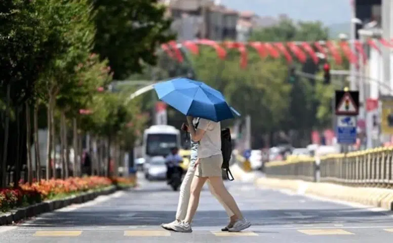 Ülke sıcaklara teslim oluyor: Yağmur da peşinden geliyor