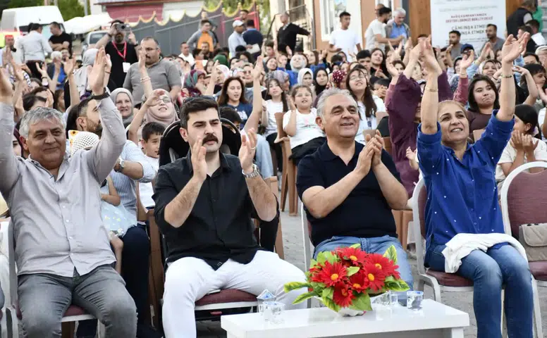 Gürün’de “Gezen Sinema” Etkinliğiyle Çocuklar ve Vatandaşlar Keyifli Anlar Yaşadı